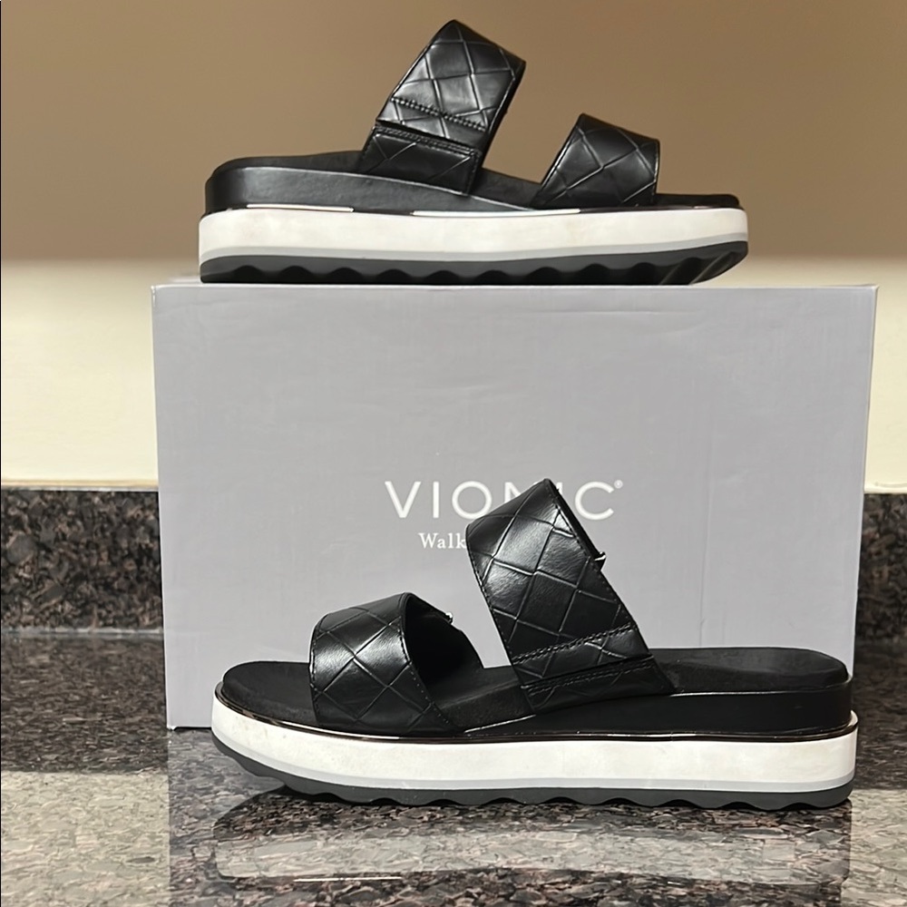 ☀️☀️HOST PICK☀️☀️Vionic Black Sandals with Chunky Sole☀️☀️☀️☀️☀️